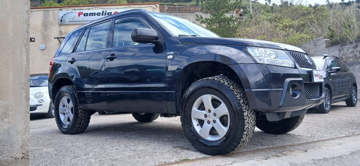 Suzuki Grand Vitara 1.9 DDiS 5 porte Crossover (8)