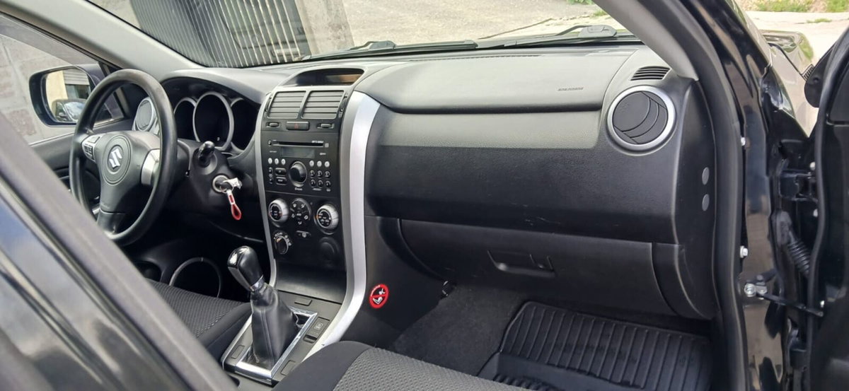 Suzuki Grand Vitara 1.9 DDiS 5 porte Crossover (9)