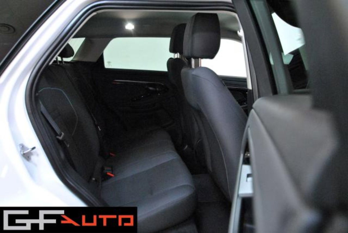 Land Rover Range Rover Evoque 2.0D I4 163CV AWD Auto R-Dynamic SE (10)