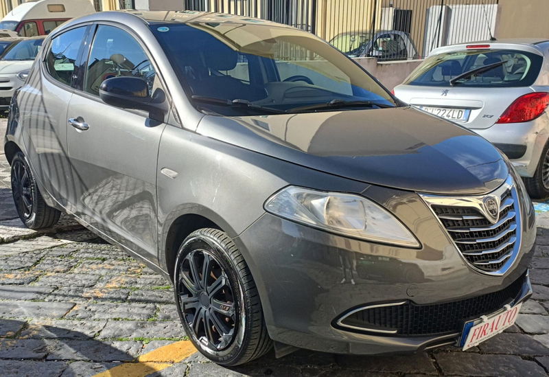 Lancia Ypsilon 1.2 69 CV 5 porte Silver