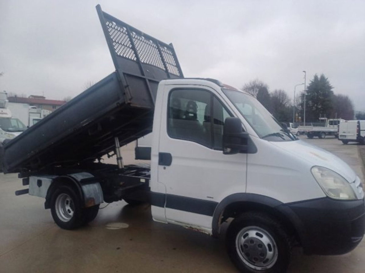 Iveco Daily Telaio 35C15 3.0 HPT PC-RG Cabinato (2)