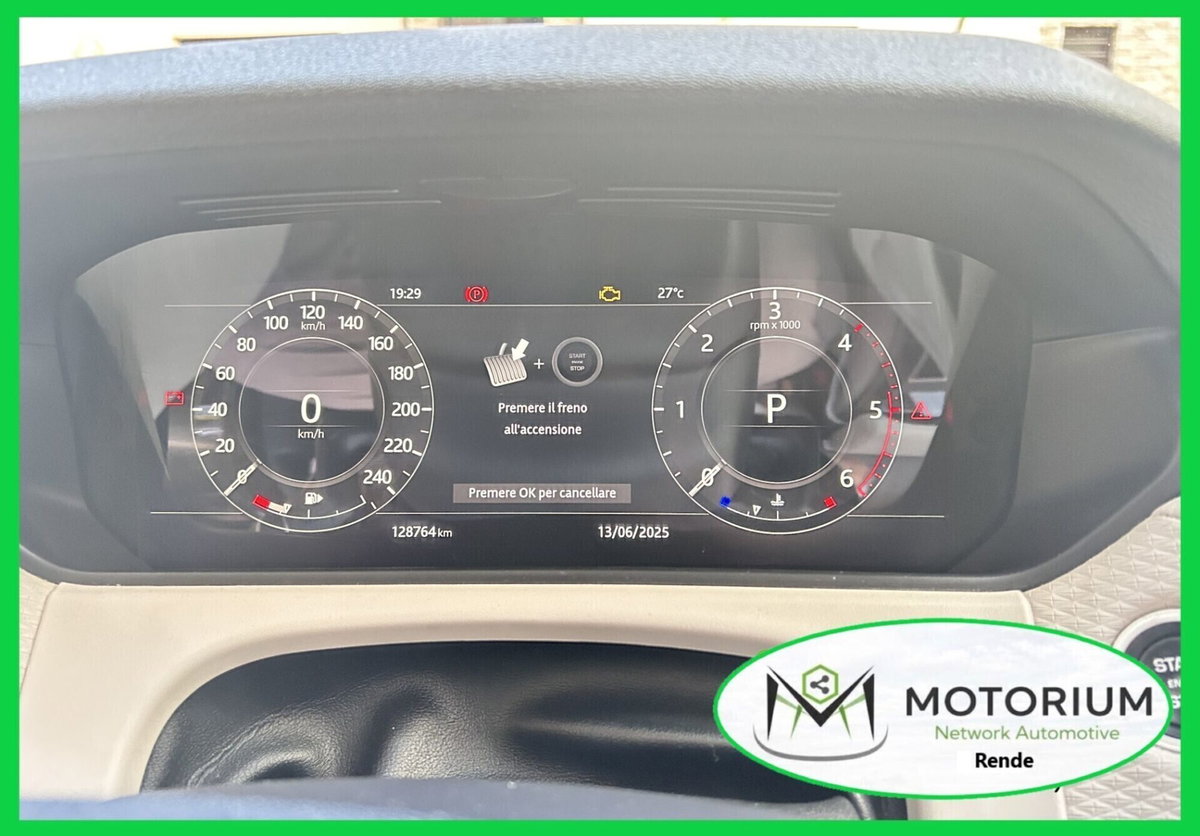 Land Rover Range Rover Velar 2.0D I4 240 CV (13)