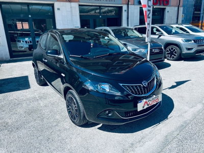 Lancia Ypsilon 1.0 FireFly 5 porte S&S Hybrid Gold Plus (2)