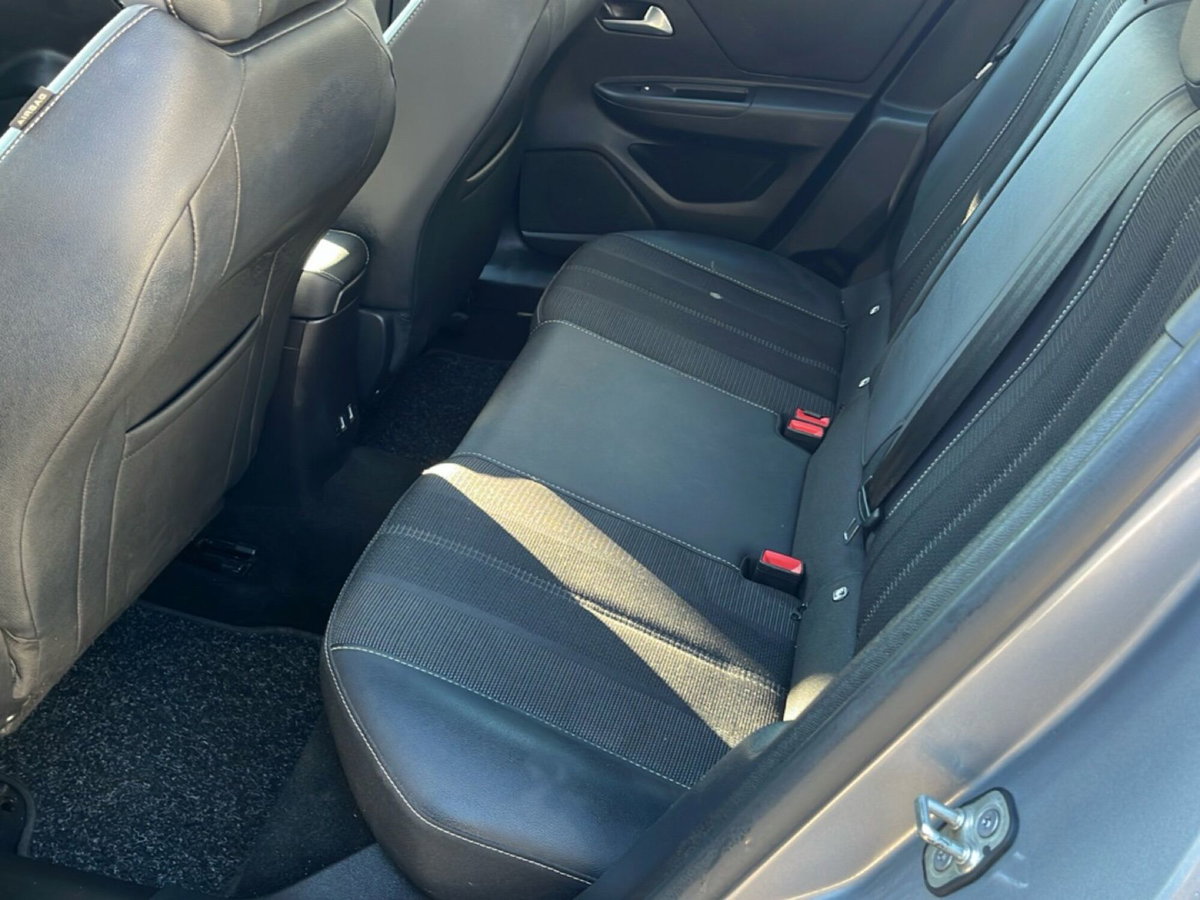 Opel Mokka 1.2 Turbo Elegance (17)