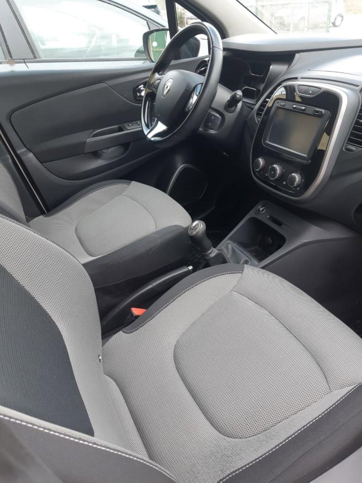 Renault Captur 1.5 dCi 8V 90 CV EDC Start&Stop Iconic (5)