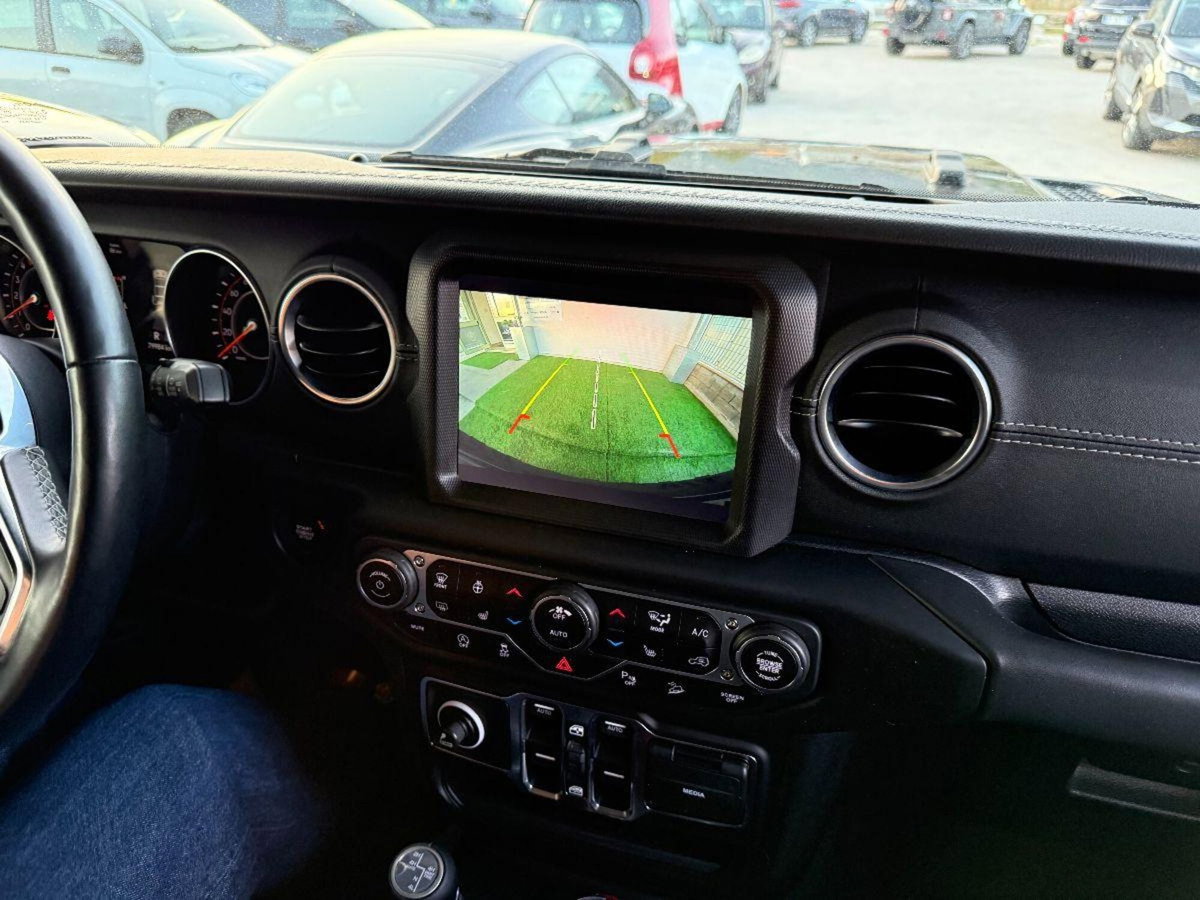 Jeep Wrangler Unlimited 2.2 Mjt II Sahara (10)
