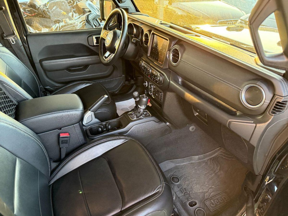 Jeep Wrangler Unlimited 2.2 Mjt II Sahara (13)