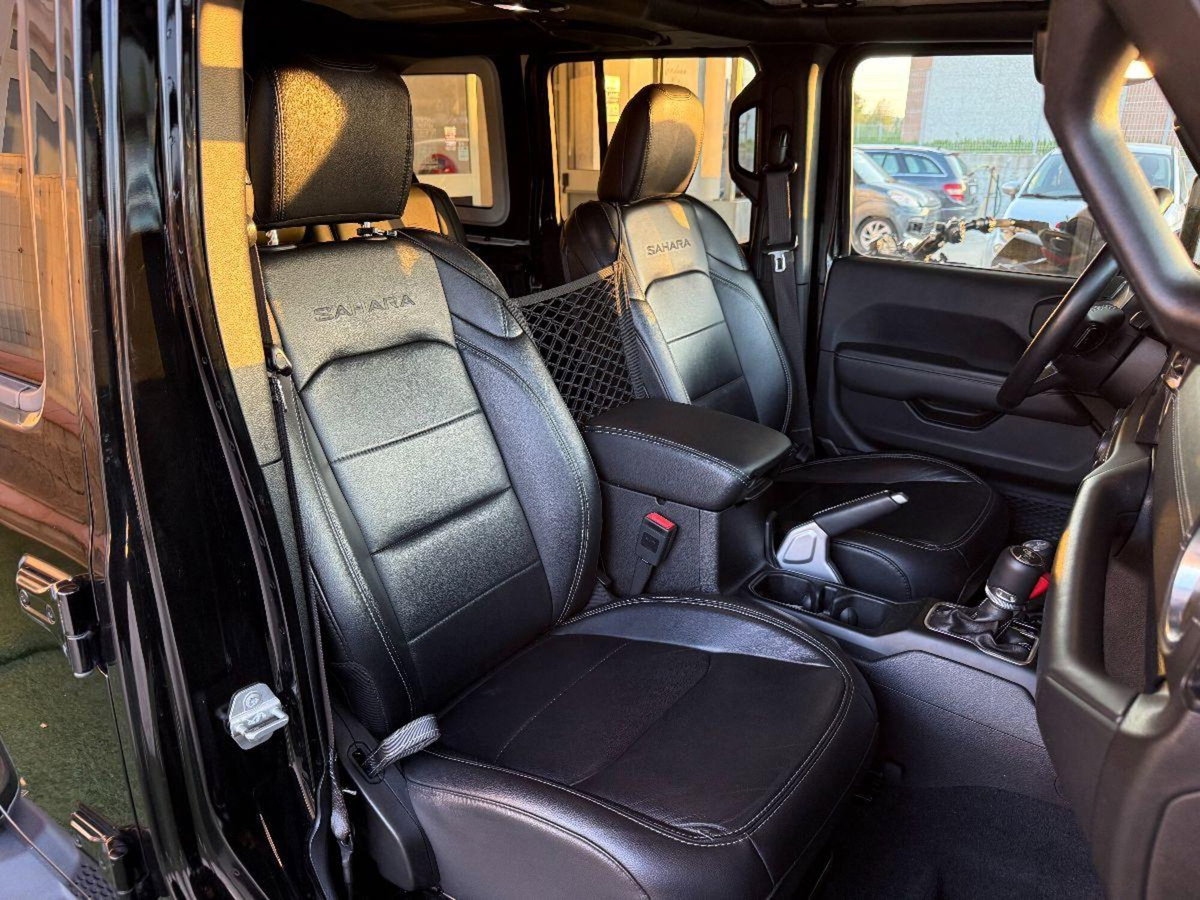 Jeep Wrangler Unlimited 2.2 Mjt II Sahara (14)