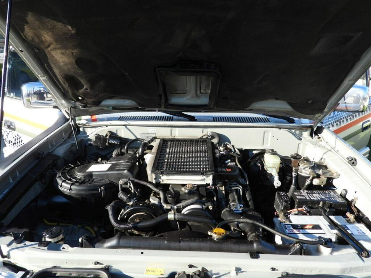 Toyota Land Cruiser Tdi D-4D cat 3 porte KDJ90 GX (10)