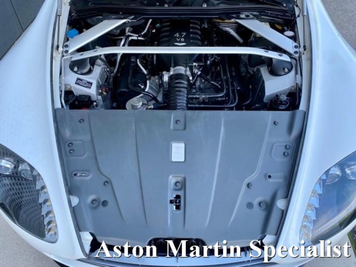 Aston Martin V8 Vantage Coupé V8 Vantage S Coupé Sportshift (10)