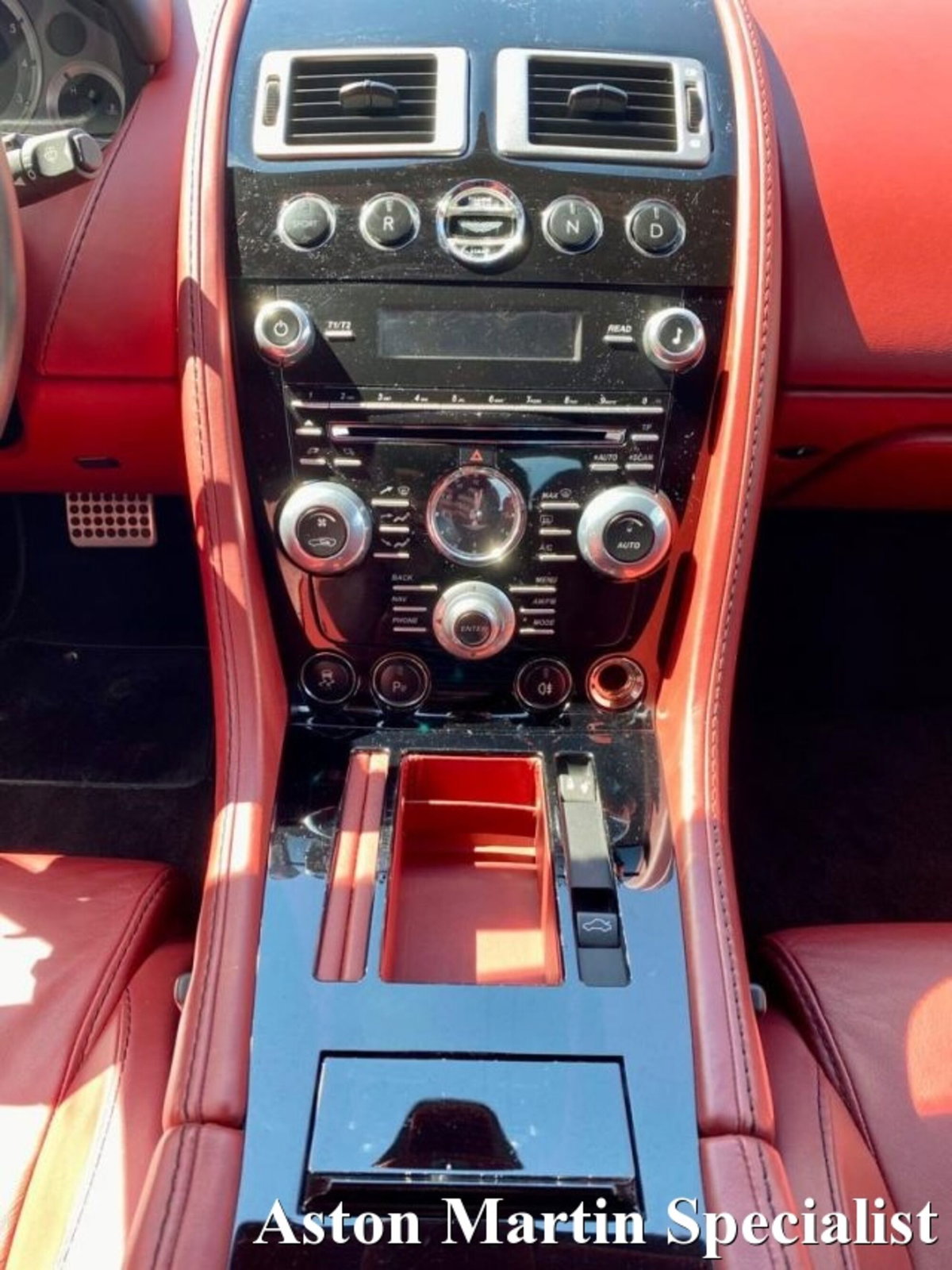 Aston Martin V8 Vantage Coupé V8 Vantage S Coupé Sportshift (14)