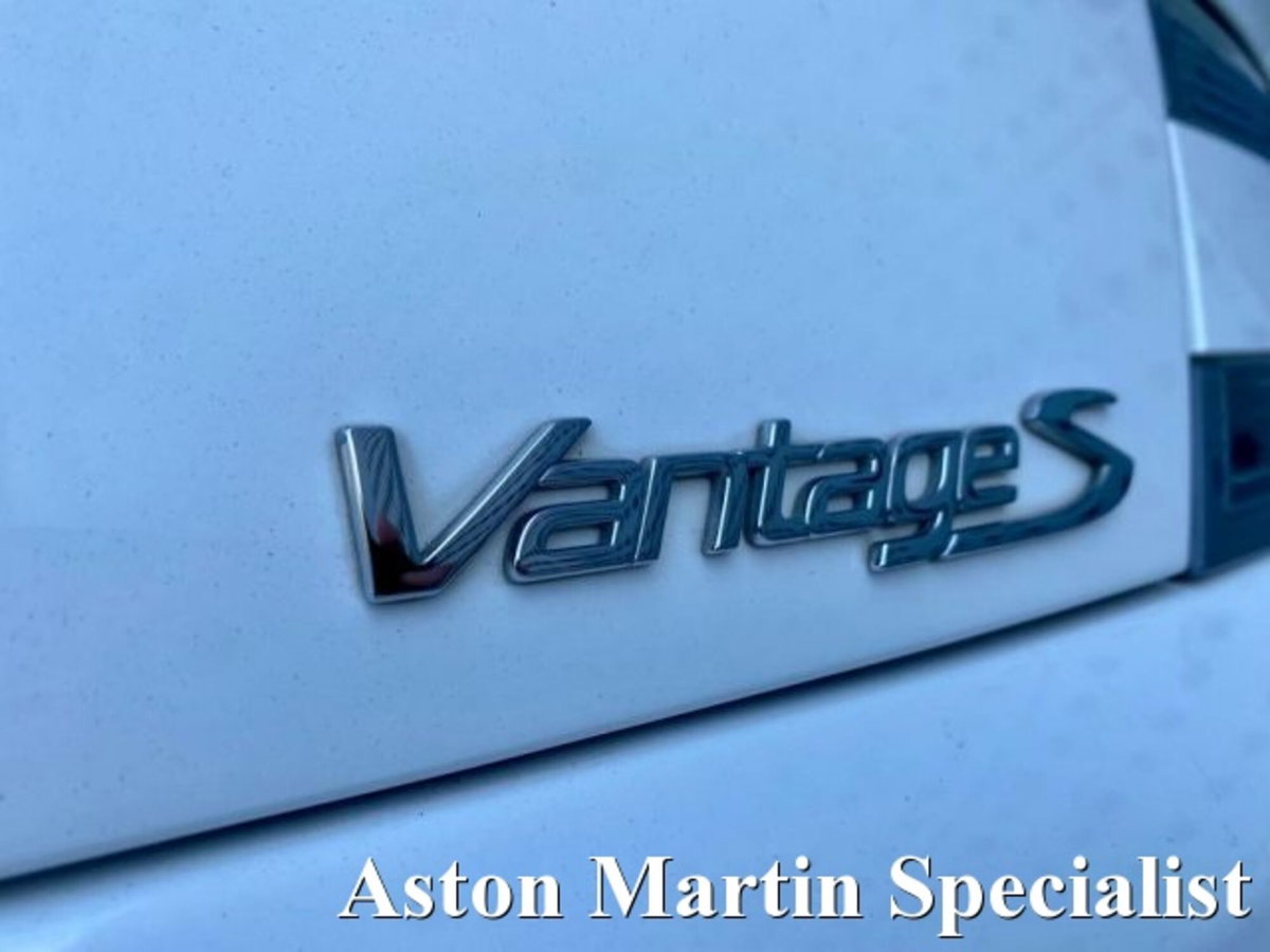 Aston Martin V8 Vantage Coupé V8 Vantage S Coupé Sportshift (8)