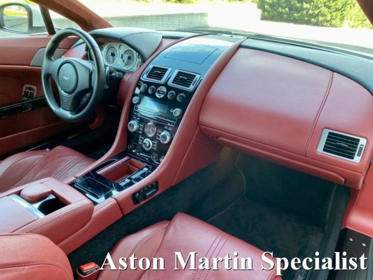 Aston Martin V8 Vantage Coupé V8 Vantage S Coupé Sportshift (11)