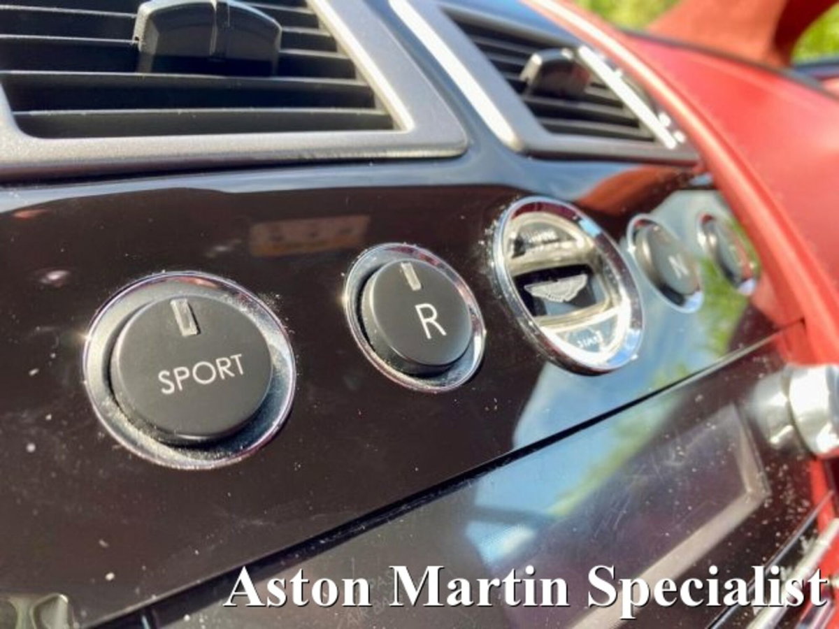 Aston Martin V8 Vantage Coupé V8 Vantage S Coupé Sportshift (12)