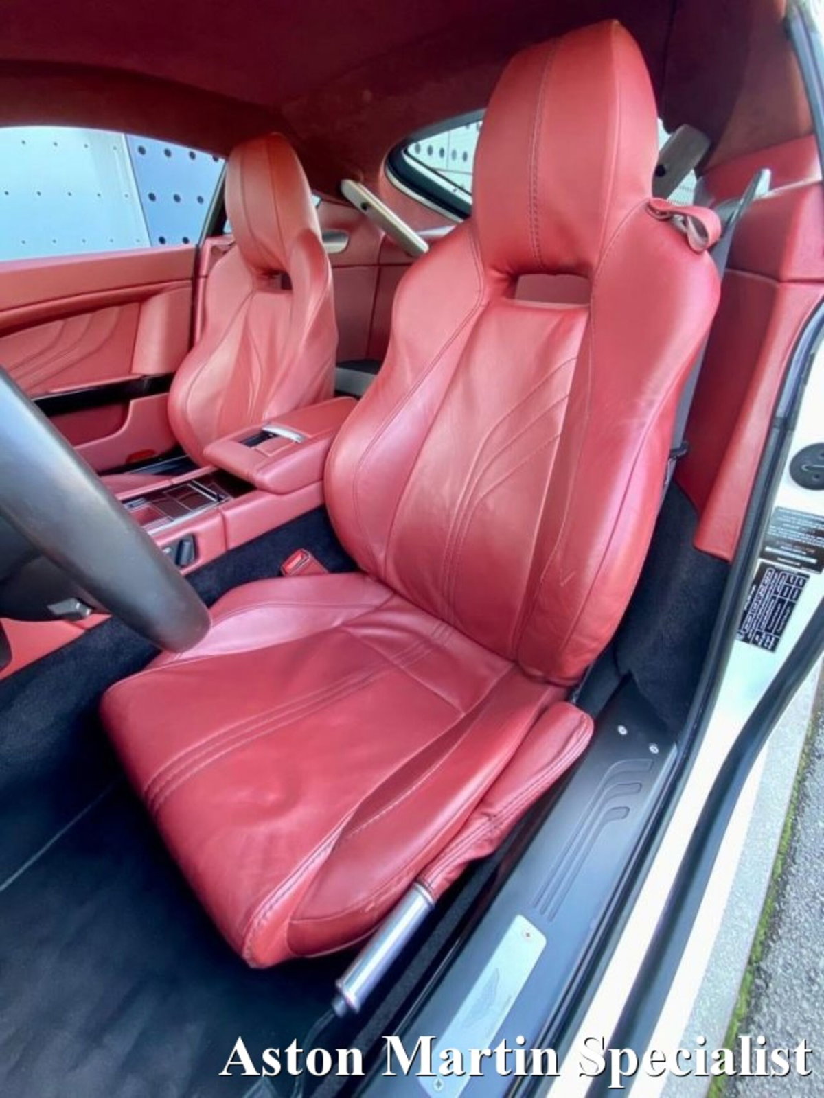 Aston Martin V8 Vantage Coupé V8 Vantage S Coupé Sportshift (13)