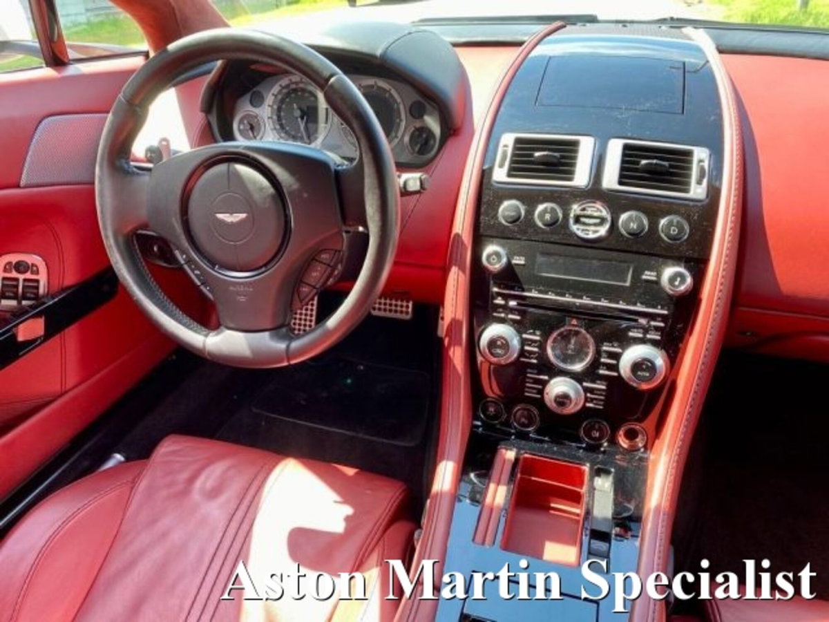 Aston Martin V8 Vantage Coupé V8 Vantage S Coupé Sportshift (18)