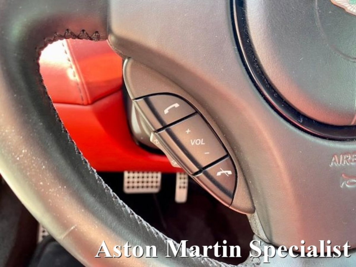 Aston Martin V8 Vantage Coupé V8 Vantage S Coupé Sportshift (19)