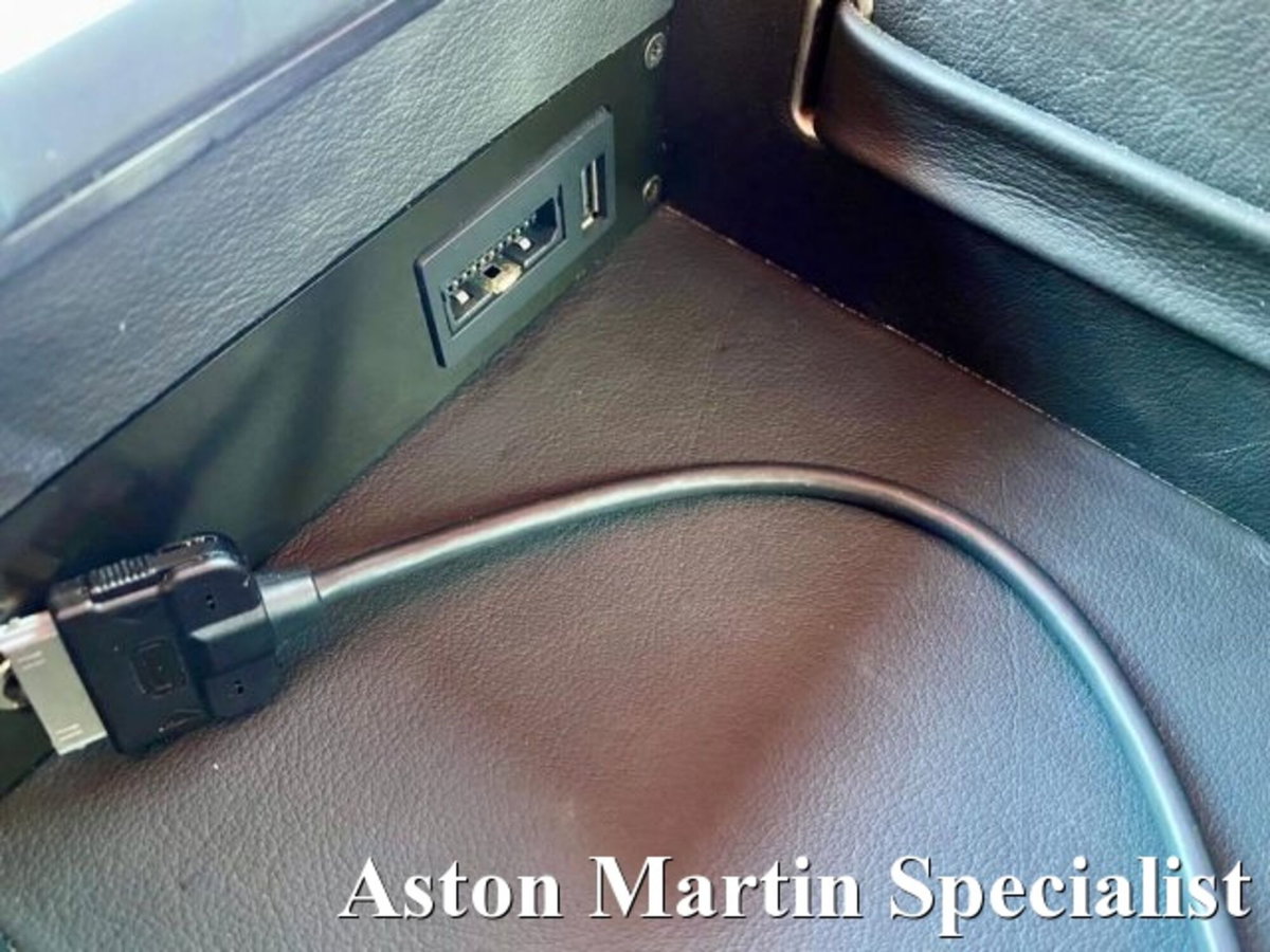 Aston Martin V8 Vantage Coupé V8 Vantage S Coupé Sportshift (20)