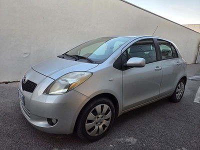 Toyota Yaris 1.3 5 porte Sol usata