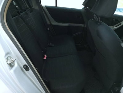 Toyota Yaris 1.3 5 porte Sol (10)