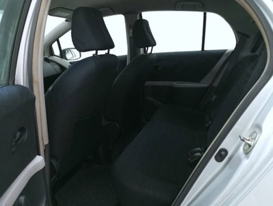 Toyota Yaris 1.3 5 porte Sol (12)