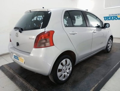 Toyota Yaris 1.3 5 porte Sol (2)