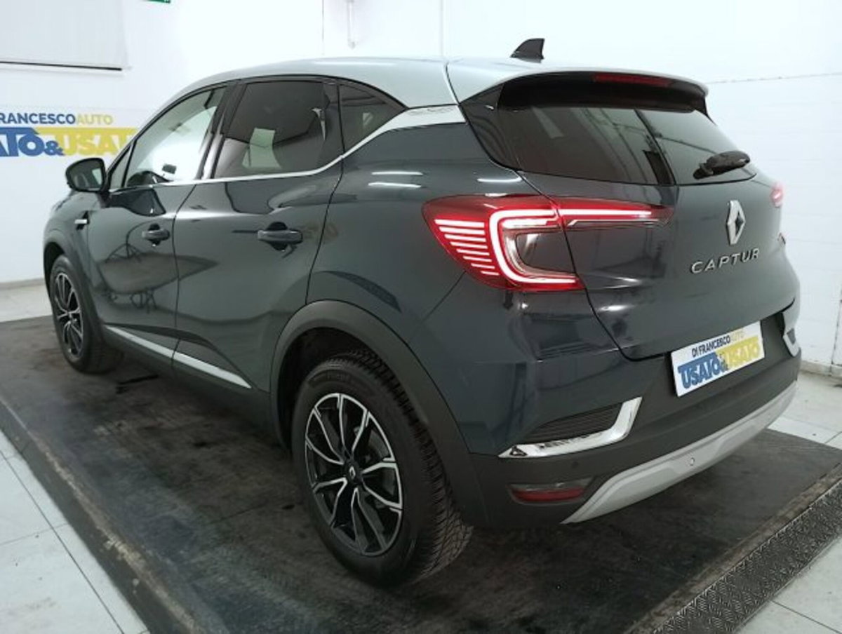 Renault Captur Mild Hybrid 140 CV Intens (2)