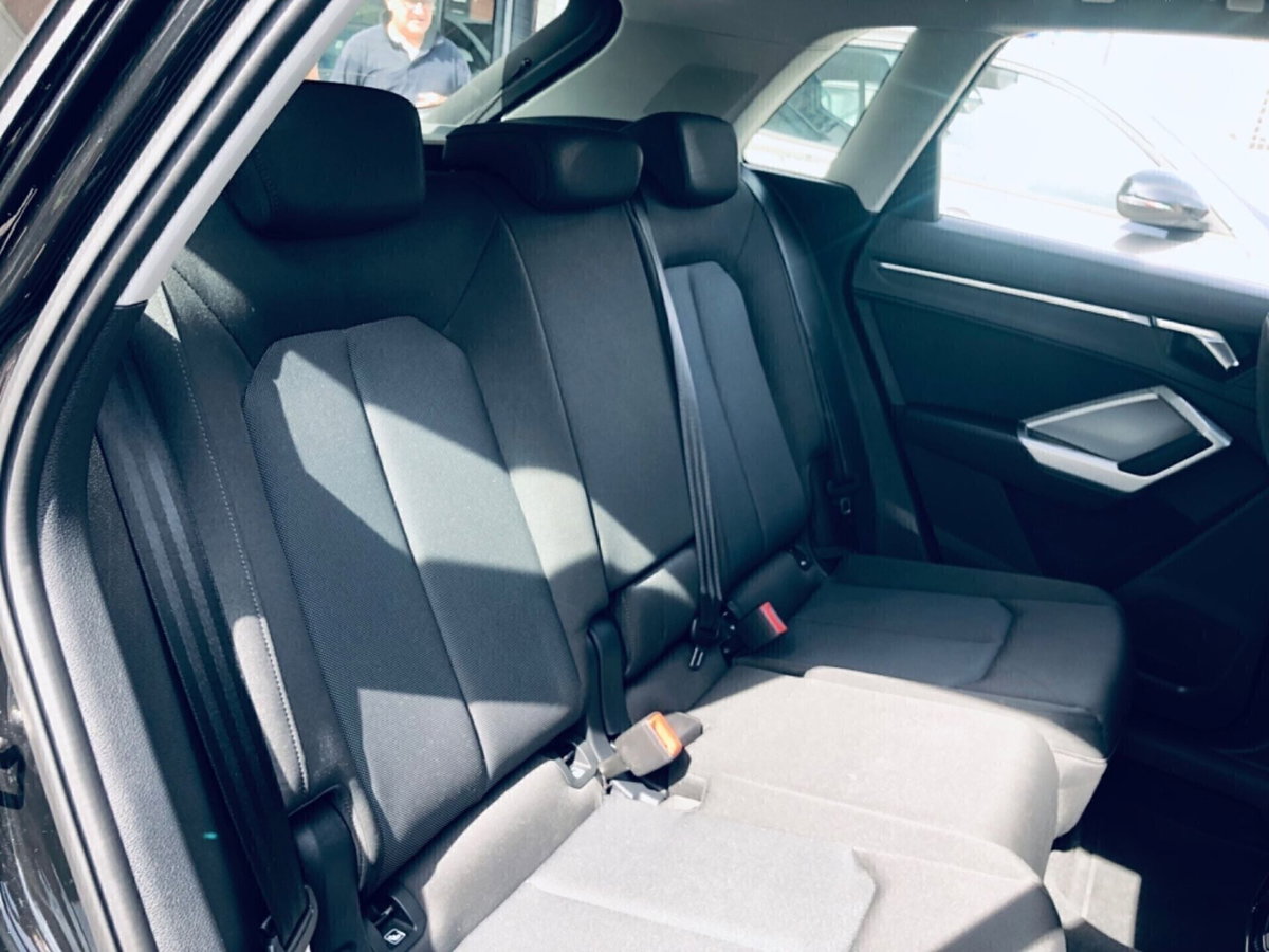 Audi Q3 35 TDI quattro S tronic Business (10)
