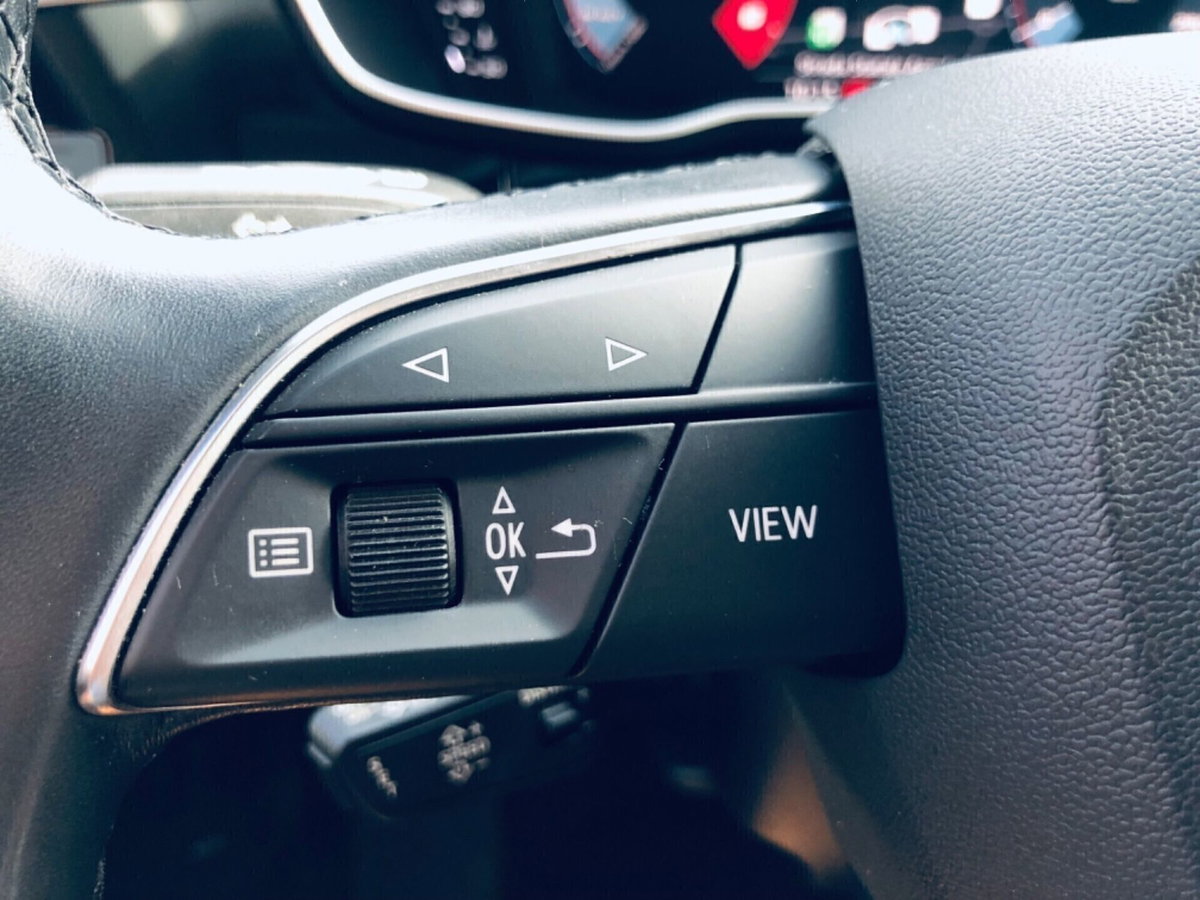 Audi Q3 35 TDI quattro S tronic Business (12)