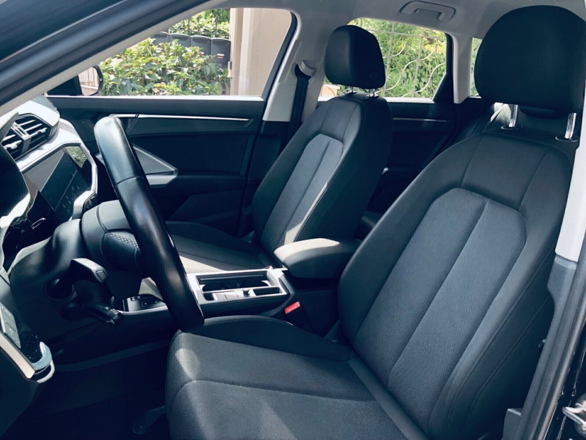Audi Q3 35 TDI quattro S tronic Business (5)