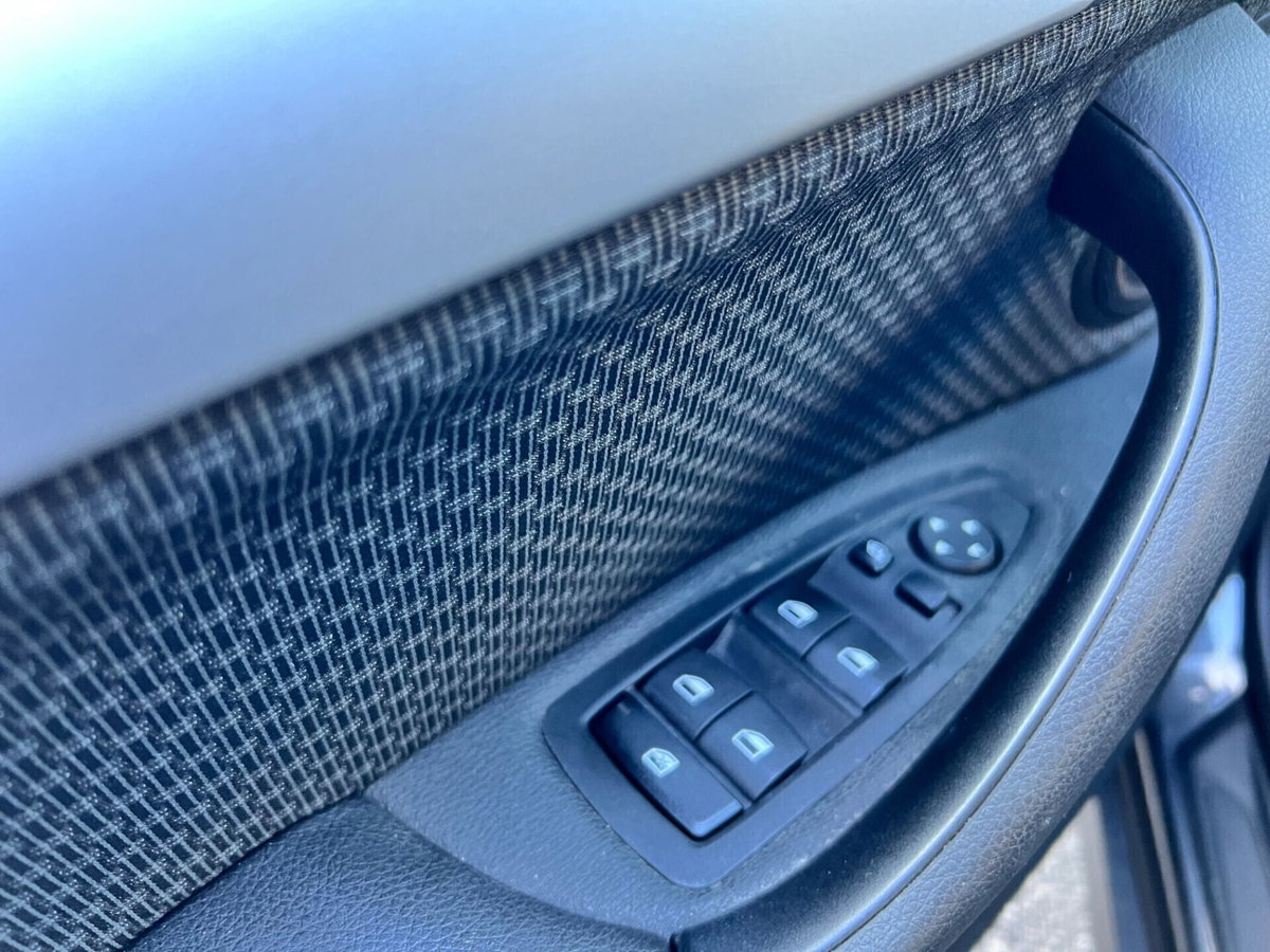 BMW X1 sDrive18d Advantage (11)