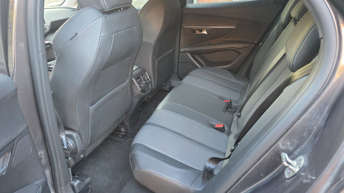 Peugeot 3008 BlueHDi 130 S&S Allure (11)