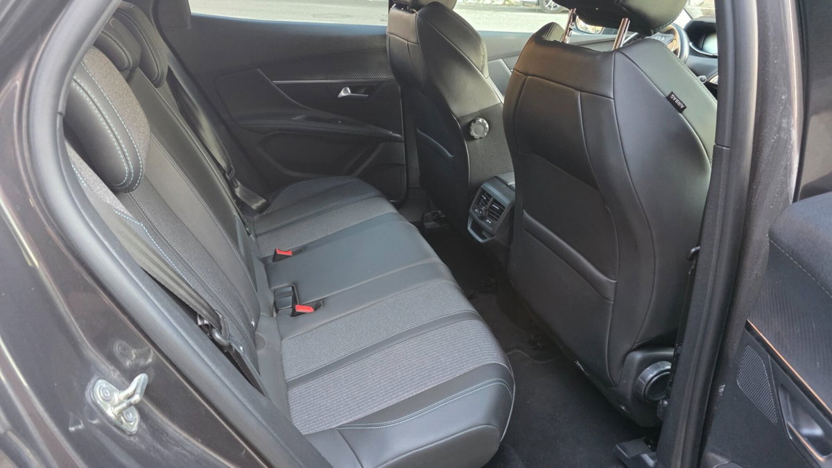Peugeot 3008 BlueHDi 130 S&S Allure (8)