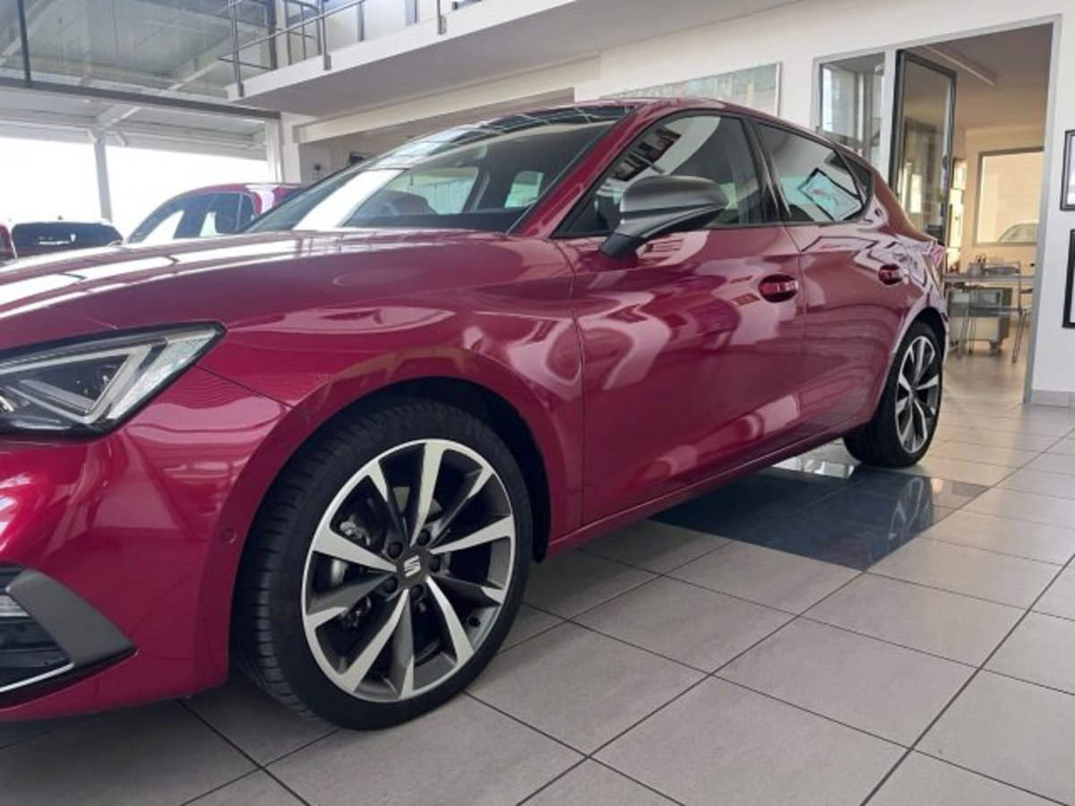 SEAT Leon 1.5 eTSI 150 CV DSG Business (2)