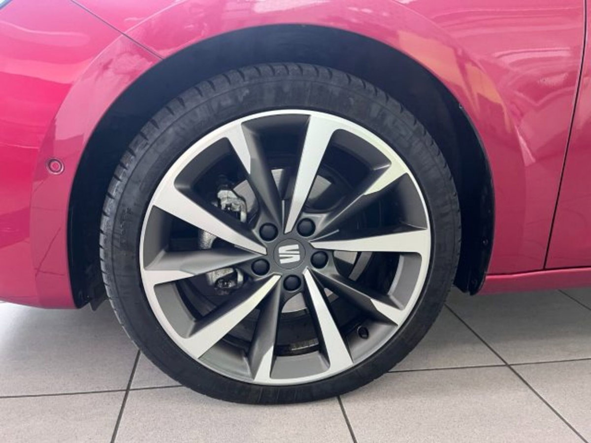 SEAT Leon 1.5 eTSI 150 CV DSG Business (3)