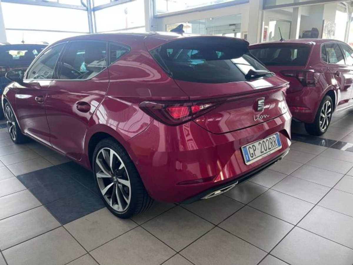 SEAT Leon 1.5 eTSI 150 CV DSG Business (4)