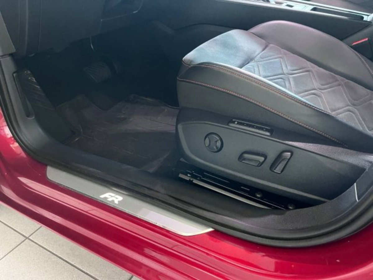 SEAT Leon 1.5 eTSI 150 CV DSG Business (9)