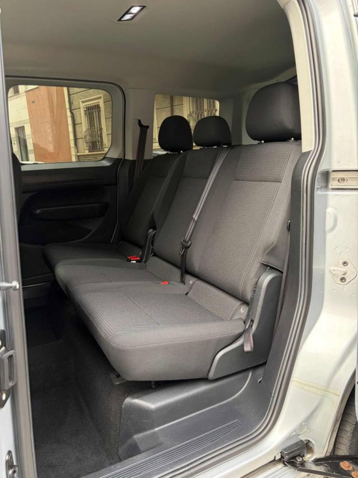 Volkswagen Caddy 2.0 TDI 102 CV (14)