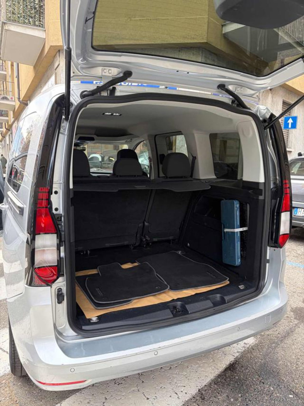 Volkswagen Caddy 2.0 TDI 102 CV (15)