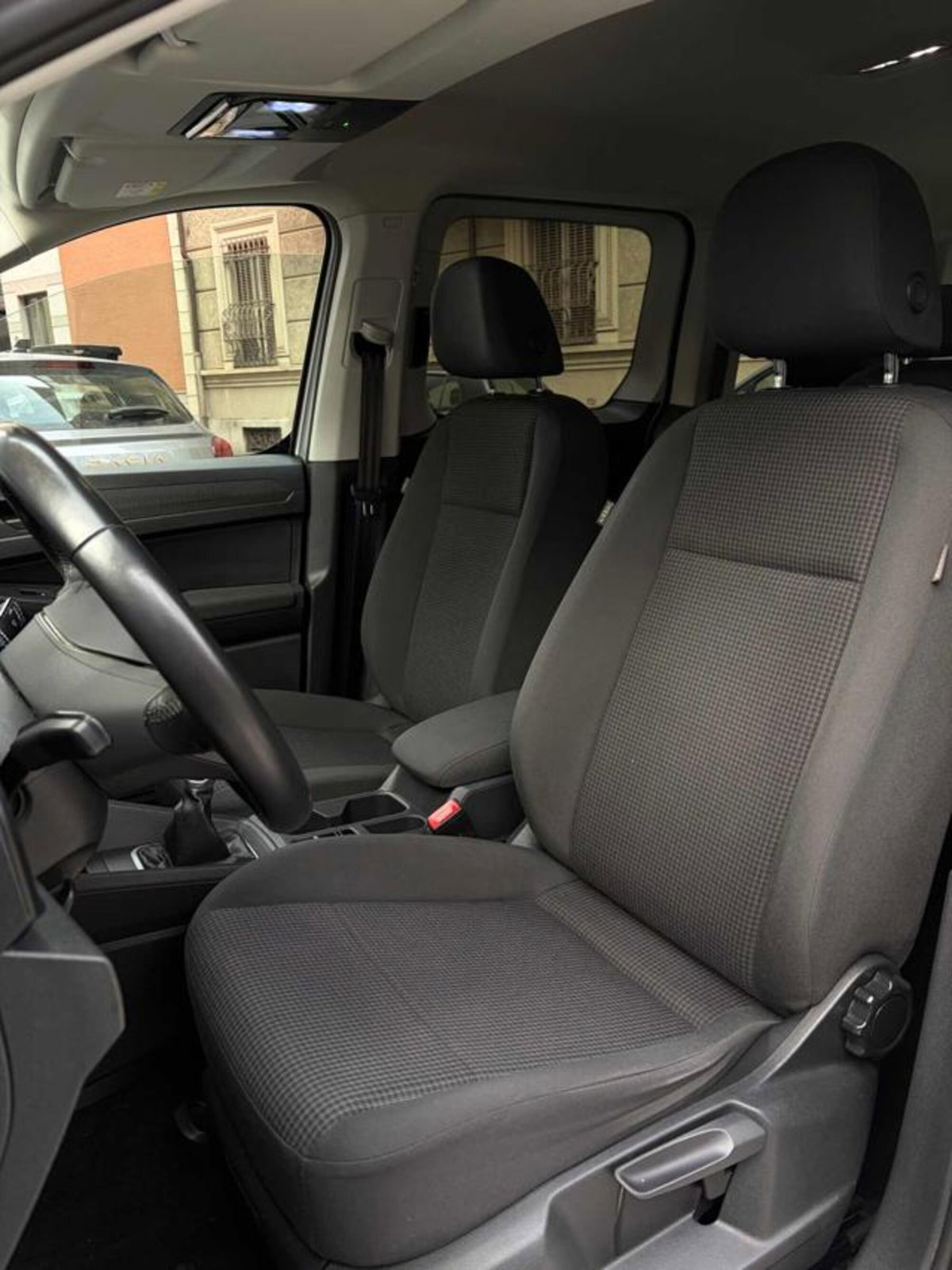 Volkswagen Caddy 2.0 TDI 102 CV (8)