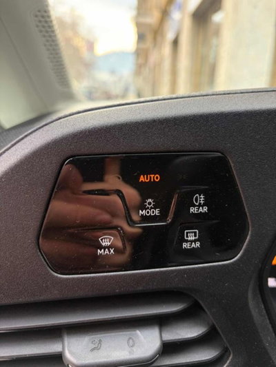 Volkswagen Caddy 2.0 TDI 102 CV (10)