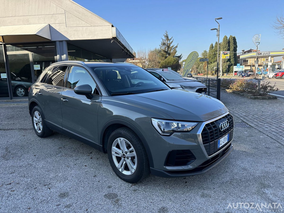 Audi Q3 35 TDI quattro S tronic Business (2)