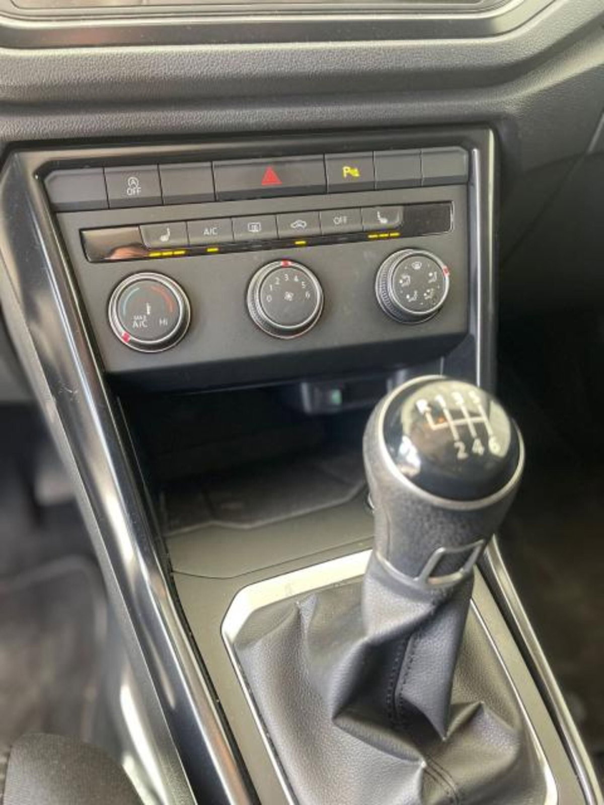 Volkswagen T-Roc 1.6 TDI SCR Business BlueMotion Technology (16)