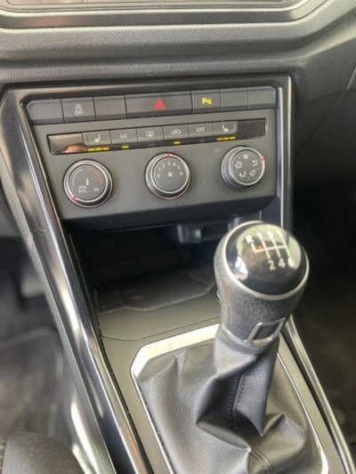 Volkswagen T-Roc 1.6 TDI SCR Business BlueMotion Technology (16)