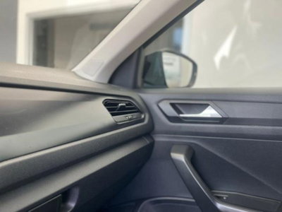 Volkswagen T-Roc 1.6 TDI SCR Business BlueMotion Technology (17)