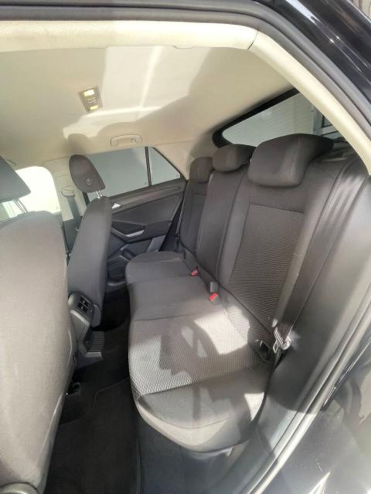 Volkswagen T-Roc 1.6 TDI SCR Business BlueMotion Technology (19)