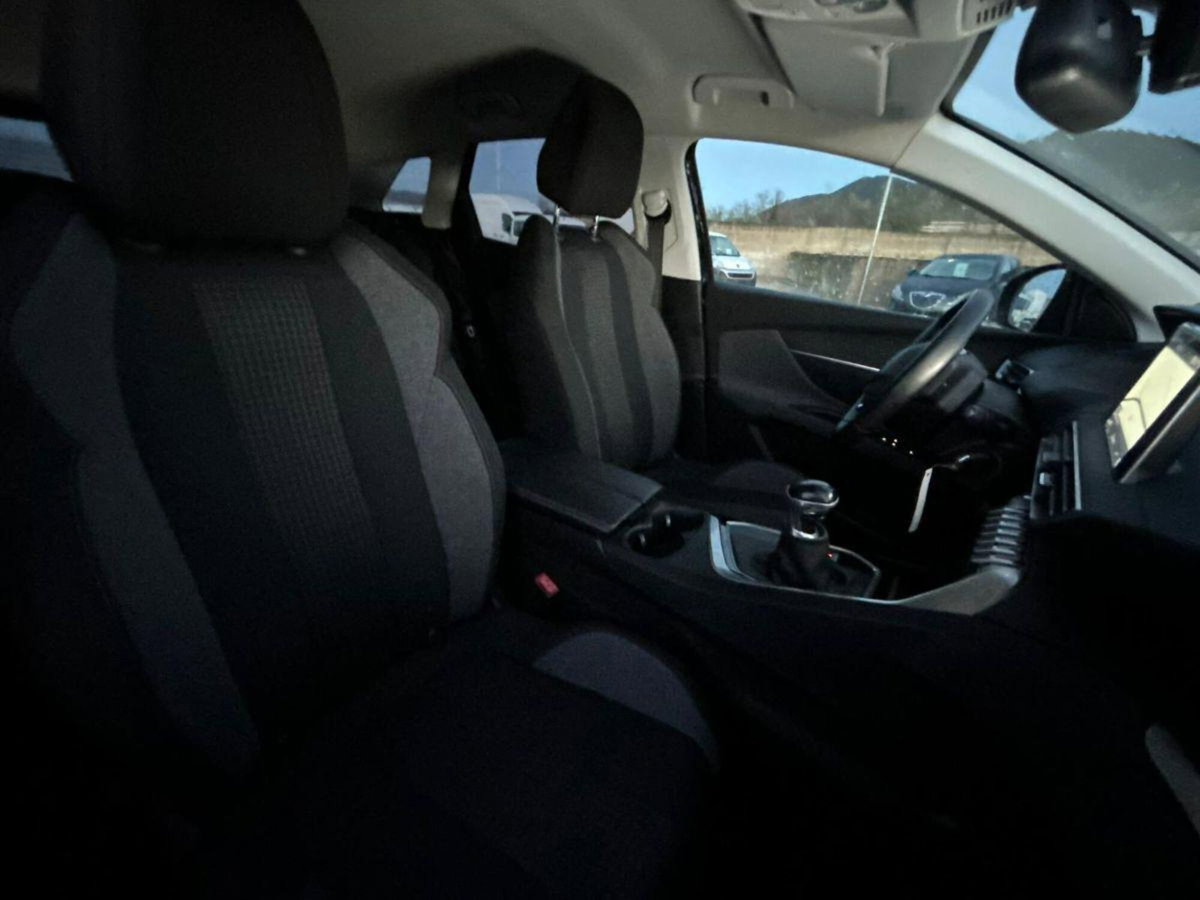 Peugeot 3008 PureTech Turbo 130 S&S Active Pack (9)