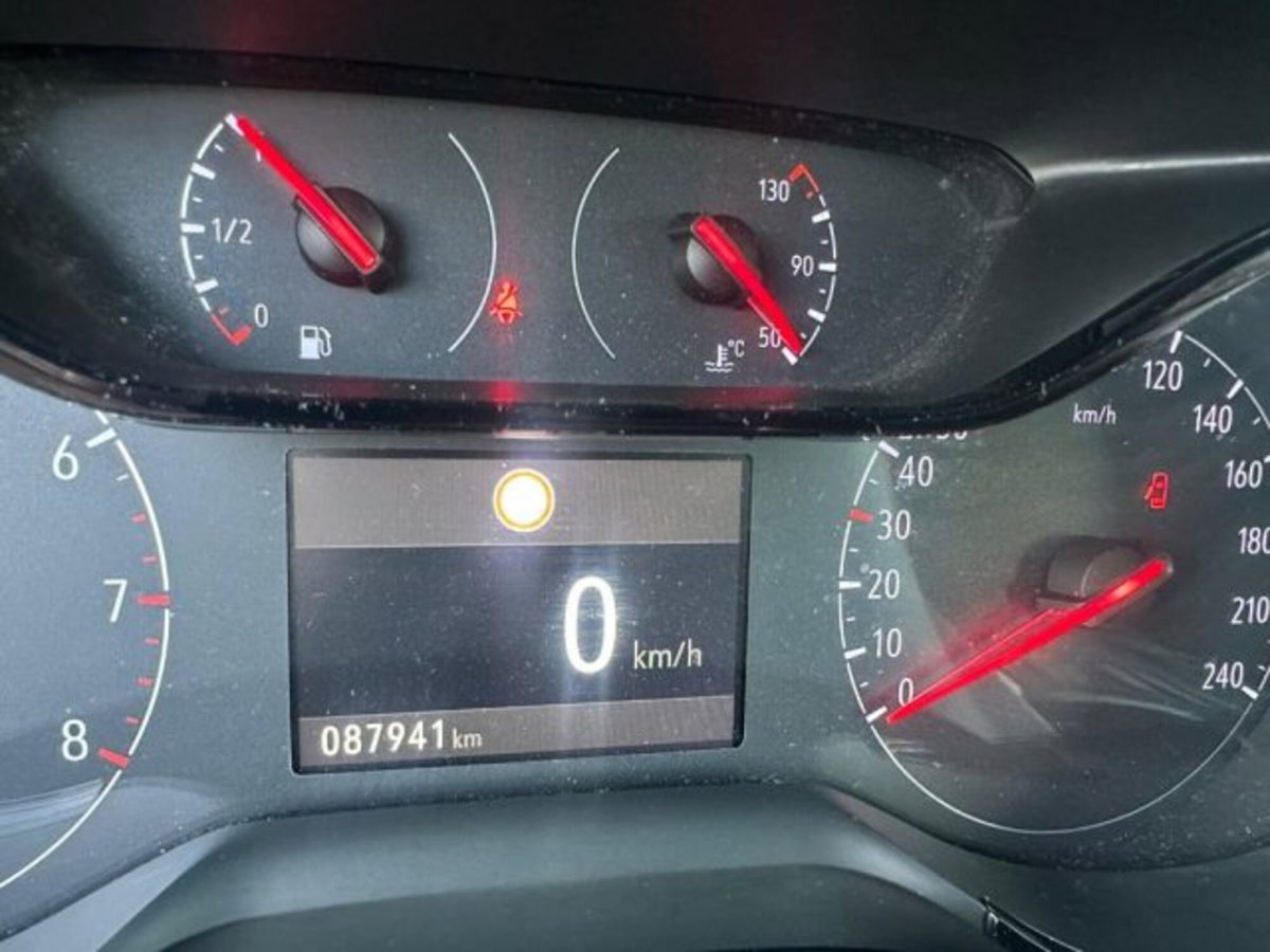 Opel Corsa 1.5 D 100 CV Edition (15)