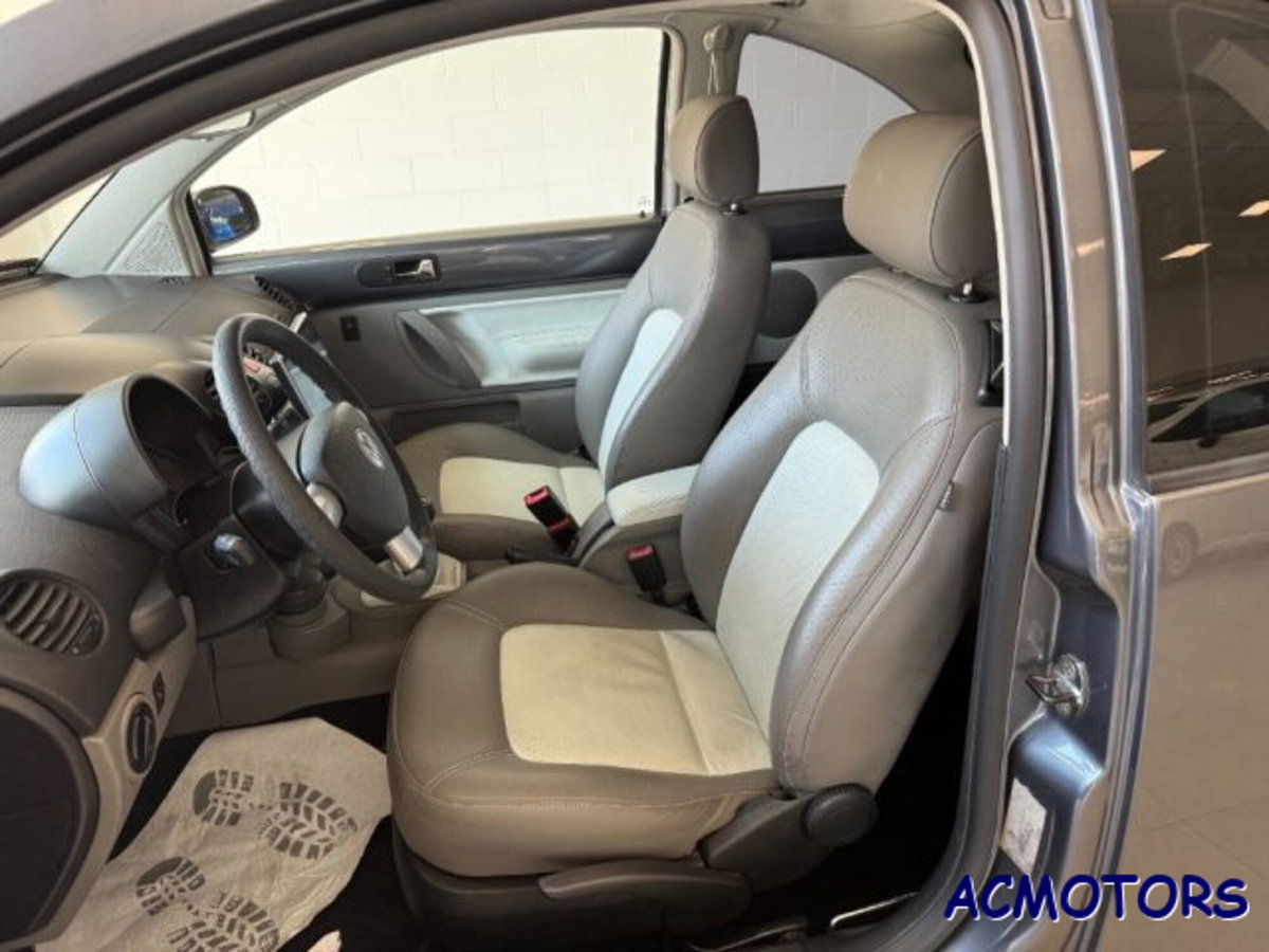 Volkswagen New Beetle TDI 105CV (12)