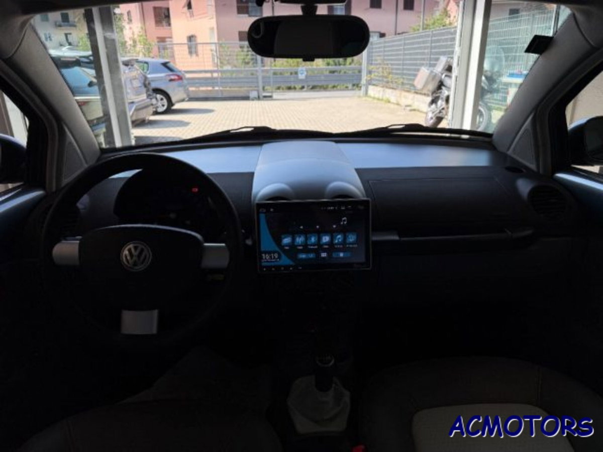 Volkswagen New Beetle TDI 105CV (13)